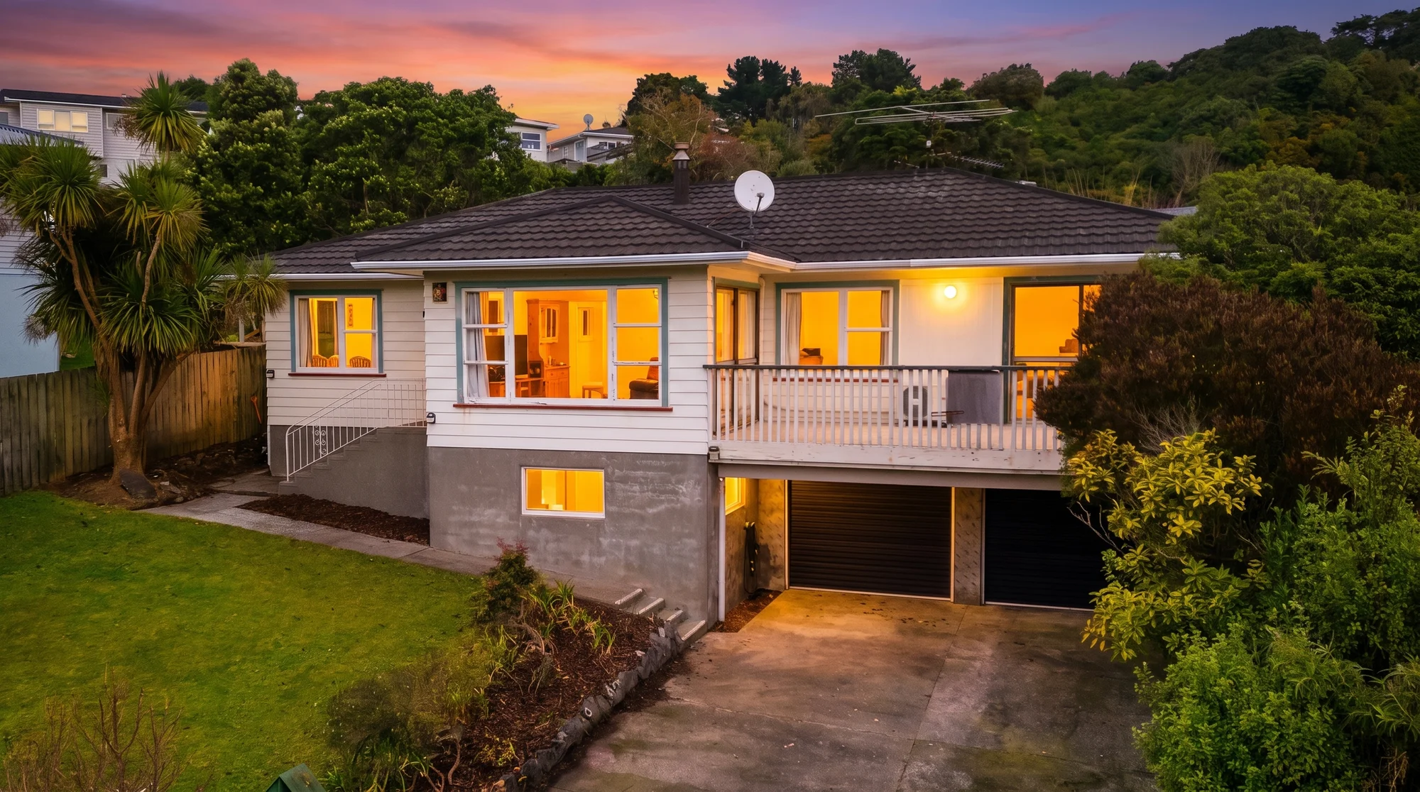 Tawa 5房  Spacious Family Living with Room for the Toys!