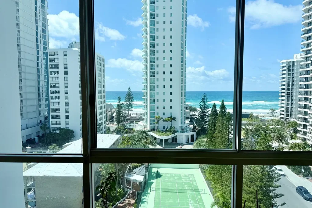 Main Beach 1Zimmer Coastal Gem