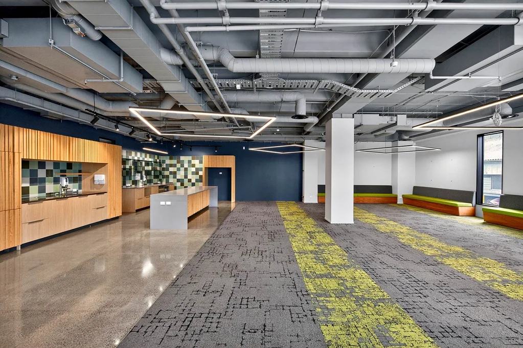 Newmarket BEAUTIFUL, BRIGHT BROADWAY OFFICE