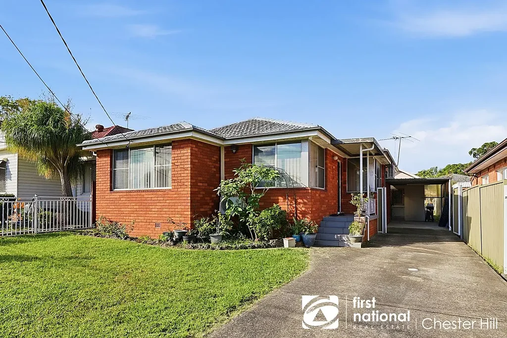 Chester Hill 3Habitaciones Spacious Brick Family Home with Large Backyard & Entertaining Space