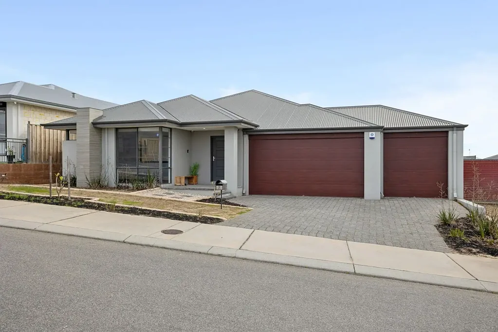 Ellenbrook 4બેડરૂમ Side Access, Triple Garage — Room for the Boat, the Business, or Both