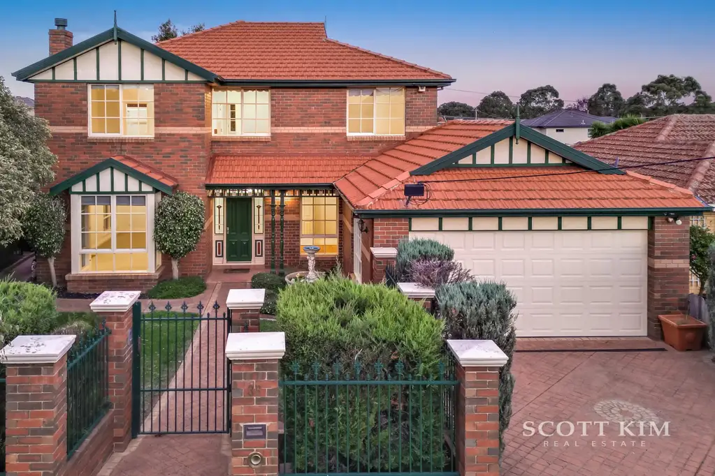Mount Waverley 5Kwarto Exceptional Family Home with Lifestyle Appeal in Mount Waverley