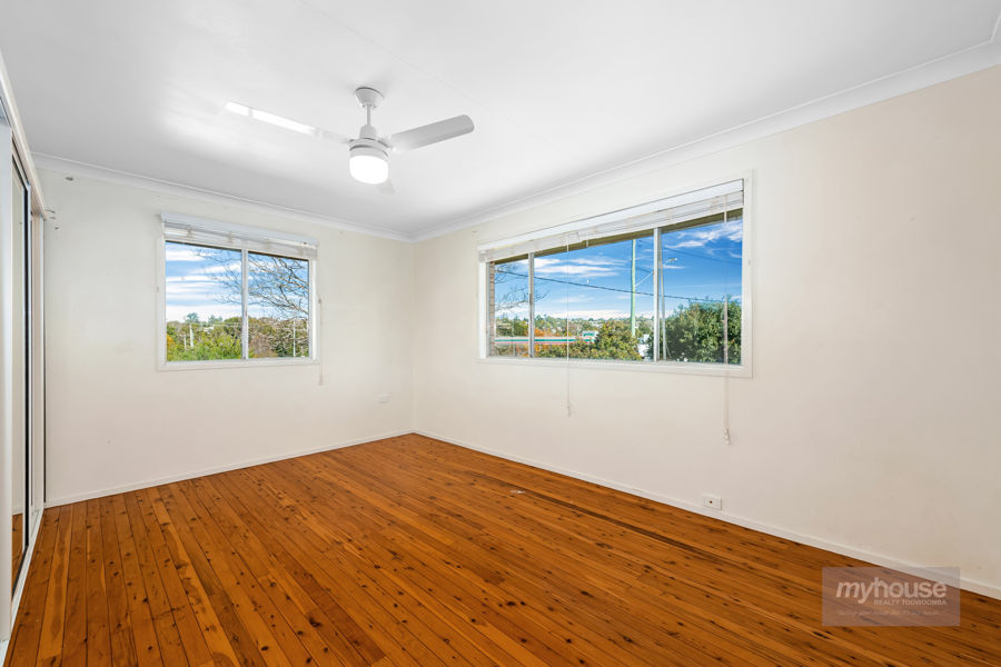 194 MACKENZIE ST, RANGEVILLE QLD 4350, 0 rūma, 0 rūma horoi, House