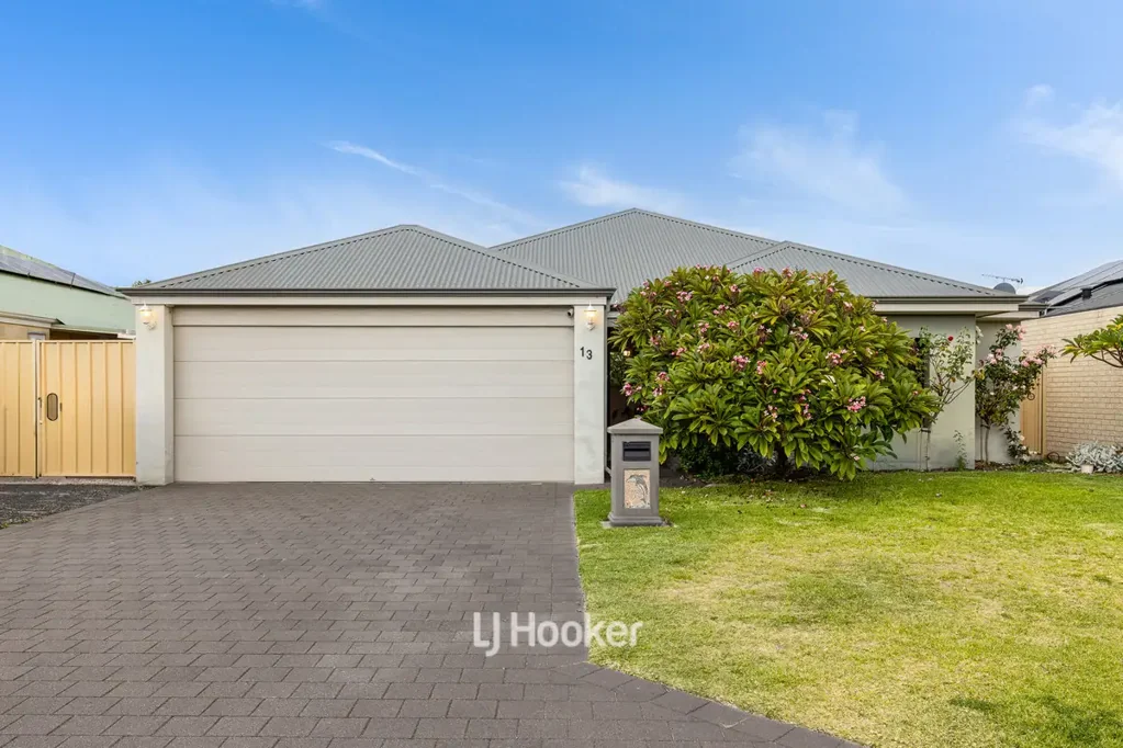 Australind 4Zimmer Move-In Ready Family Home with Exceptional Outdoor Features!