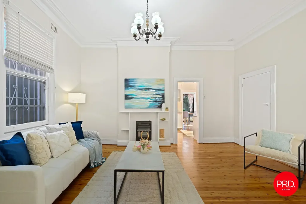 Kogarah 3chambre Spacious Three-Bedroom Home with High Ceilings & Generous Backyard