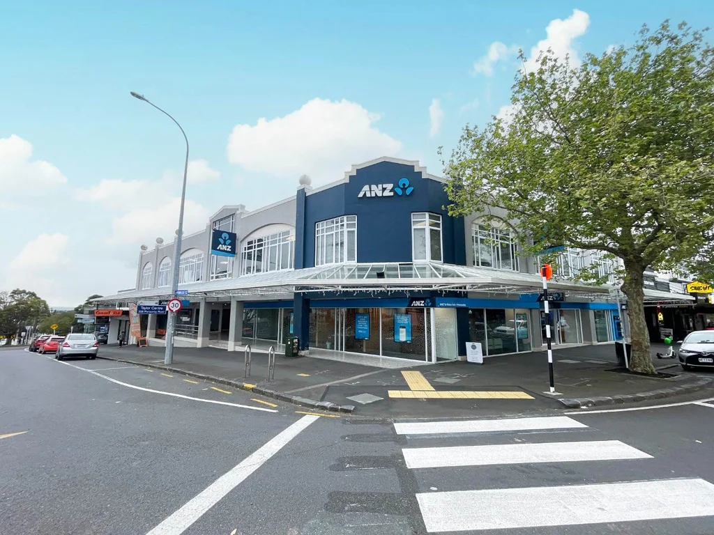 Ponsonby THREE LAMPS PONSONBY OFFICES