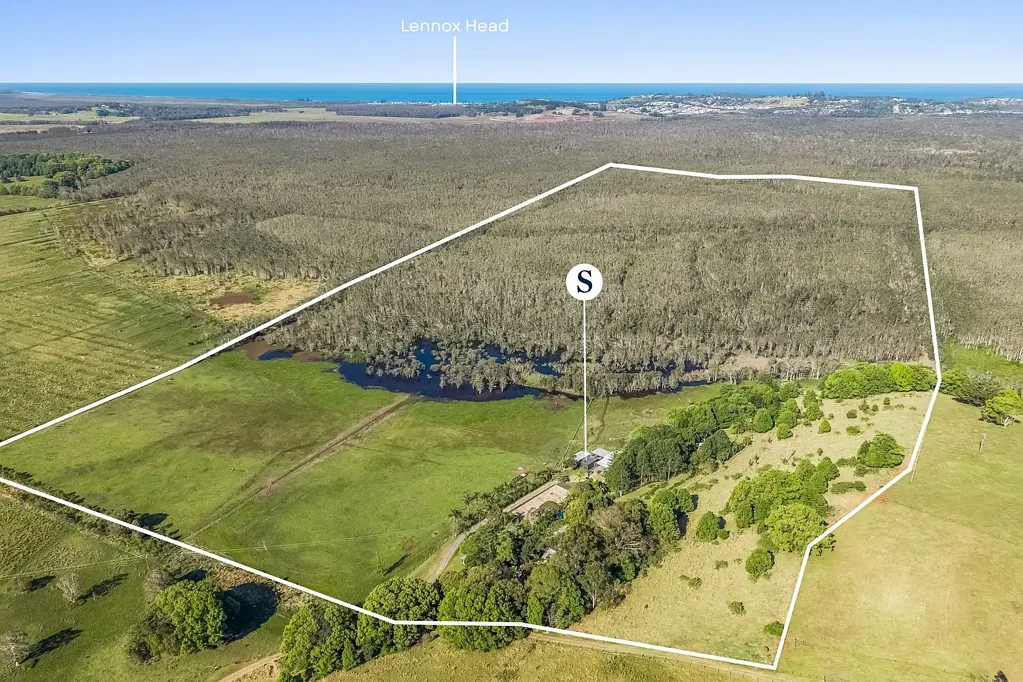 Cumbalum 7chambre An acreage retreat on 162 acres of fertile land