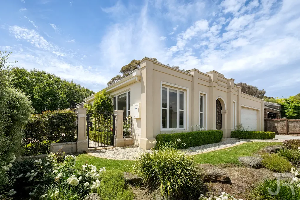2a Quarry Hills Drive, Berwick, VIC 3806
