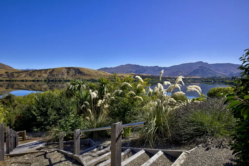 Dalefield/Wakatipu Basin 5 Bedroom Lake Hayes Views Await