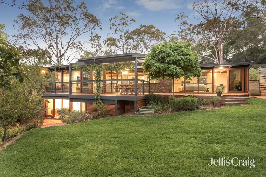 8 Jelbart Court, Eltham, VIC 3095