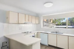 UNIT 4 14 DONNISON ST W, West Gosford