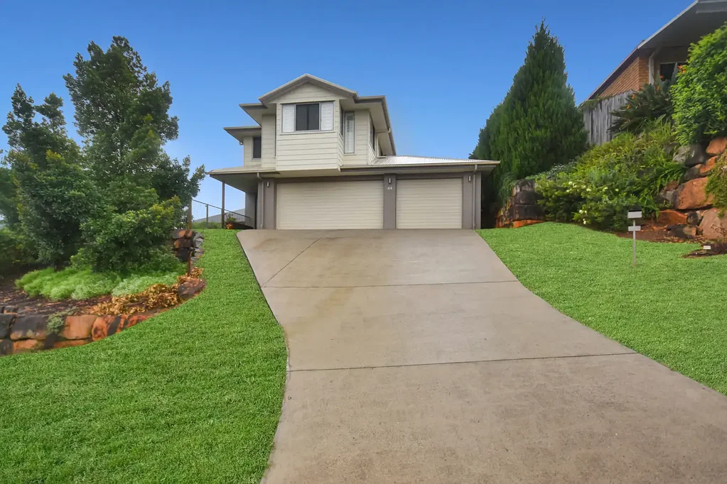 Stunning 4 Bedroom home with mountain views in Narangba