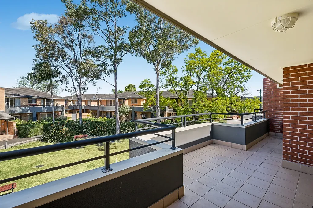 Emu Plains 3कमरा Well presented three bedroom townhouse, in central location