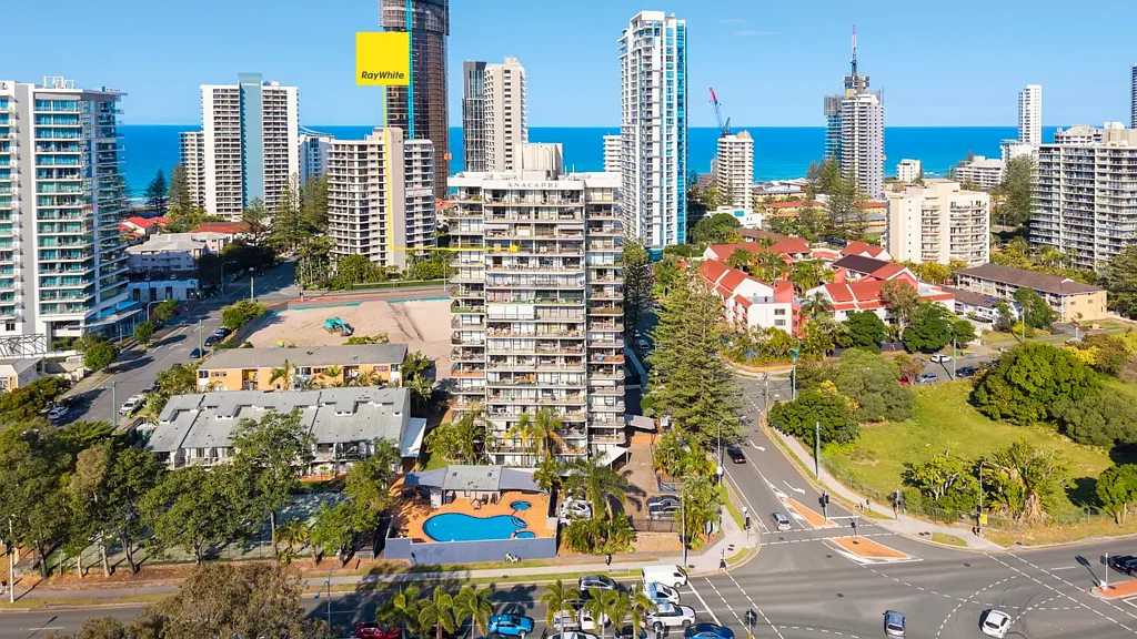Surfers Paradise 3房  OWNER HAS BOUGHT ELSEWHERE AND MUST SELL