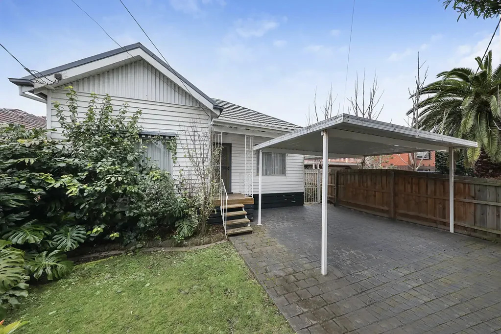 Maribyrnong 2chambre PICTURESQUE RIVERSIDE POTENTIAL - CREATE YOUR DREAM HOME HERE!