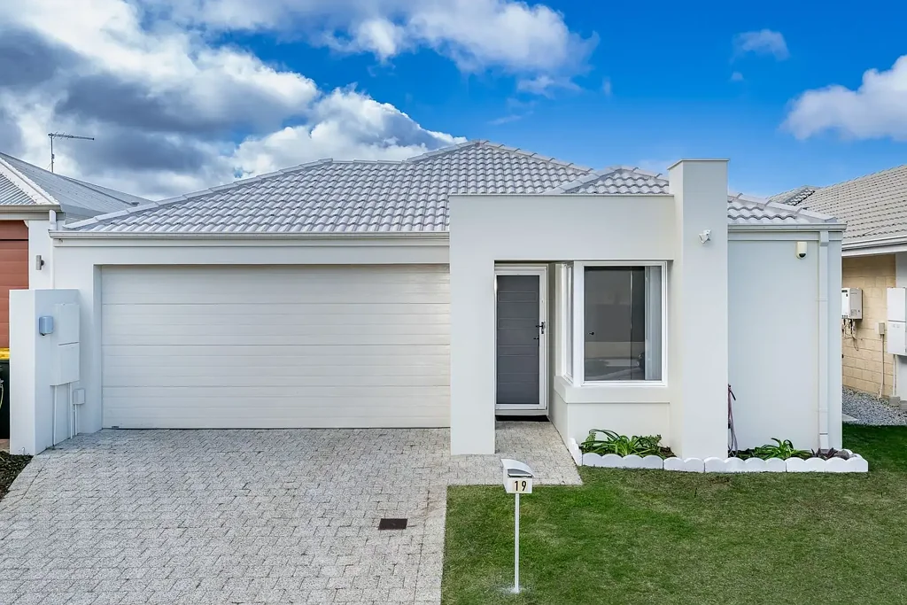 Jindalee 4 Slaapkamer Coastal Living Meets Modern Comfort in Sought After Eden Beach Estate