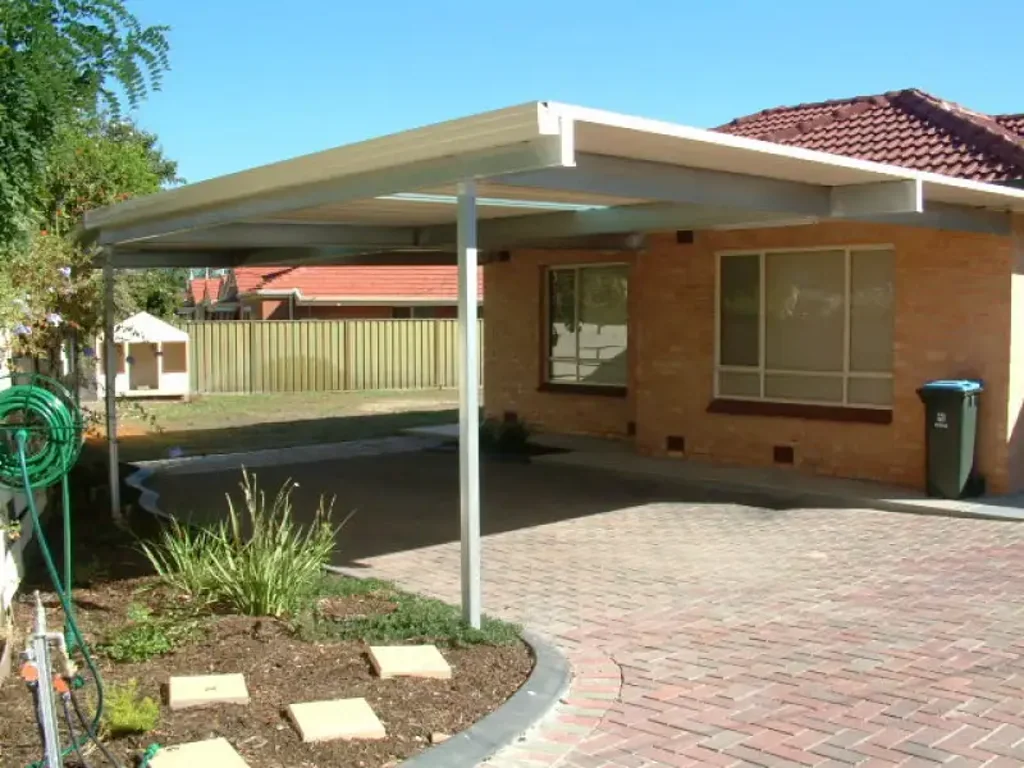LOW MAINTENANCE - GREAT LOCATION - 6 MONTH LEASE ONLY