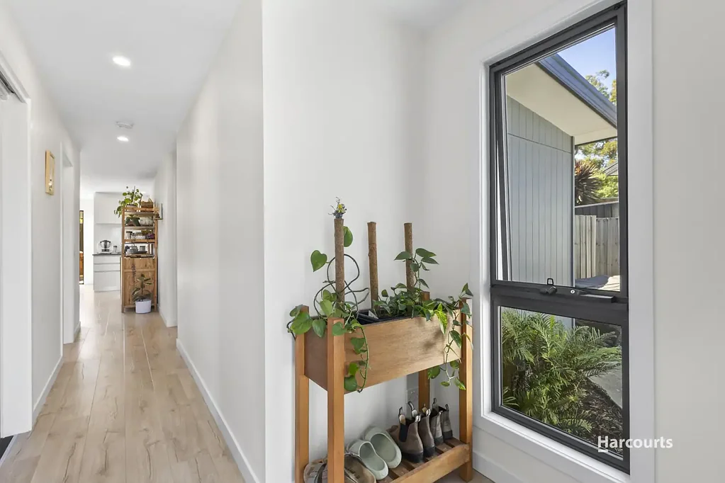 Kingston 2房  Privacy assured with easy low-maintenance living