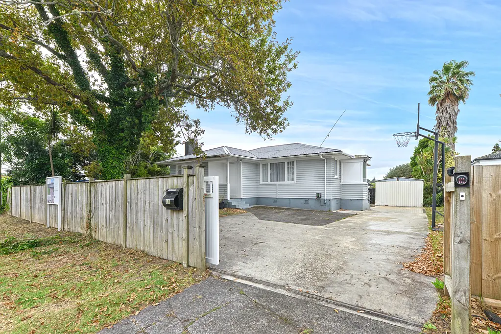 11 Harrington Road, Henderson, Waitakere City, Auckland