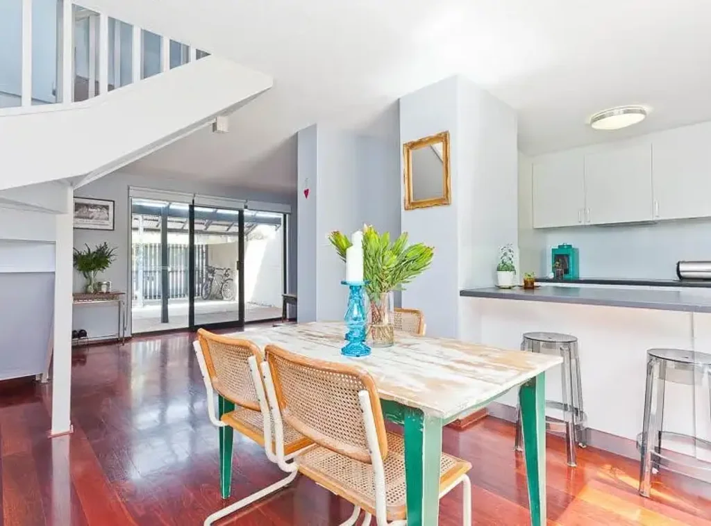 2x1x1 TOWNHOUSE IN LEEDERVILLE