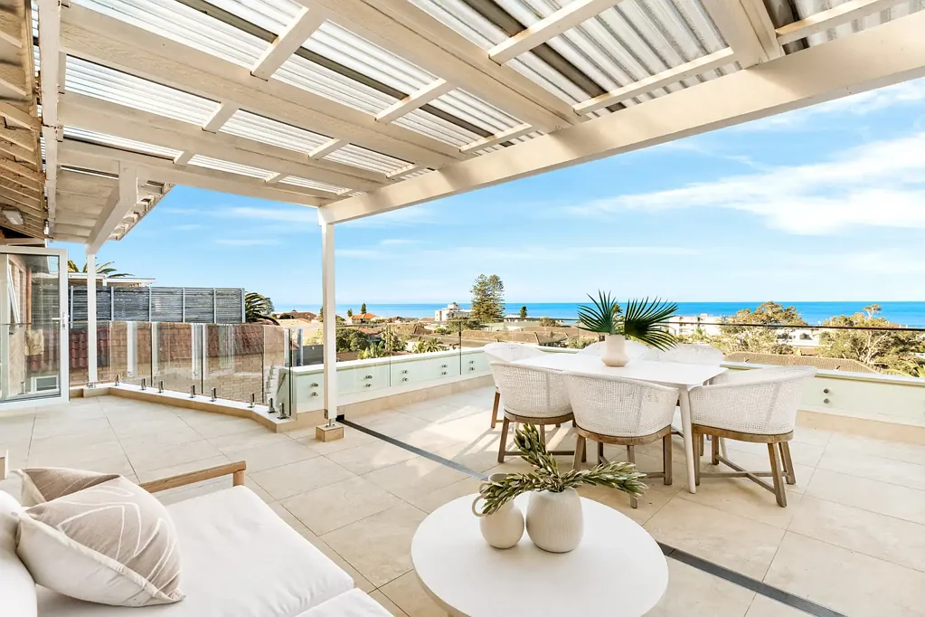 Collaroy 3 Bedroom Expansive Ocean Views & Contemporary Coastal Living