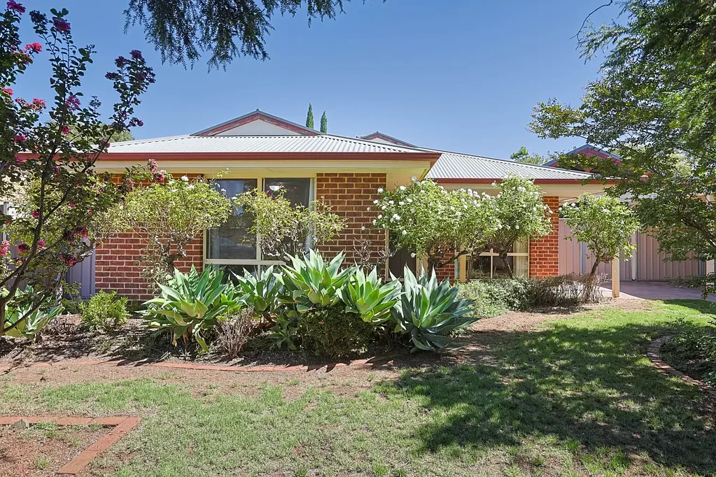 Great 4 Bedroom Home in A Lovely Quiet location - TWO WEEKS RENT FREE