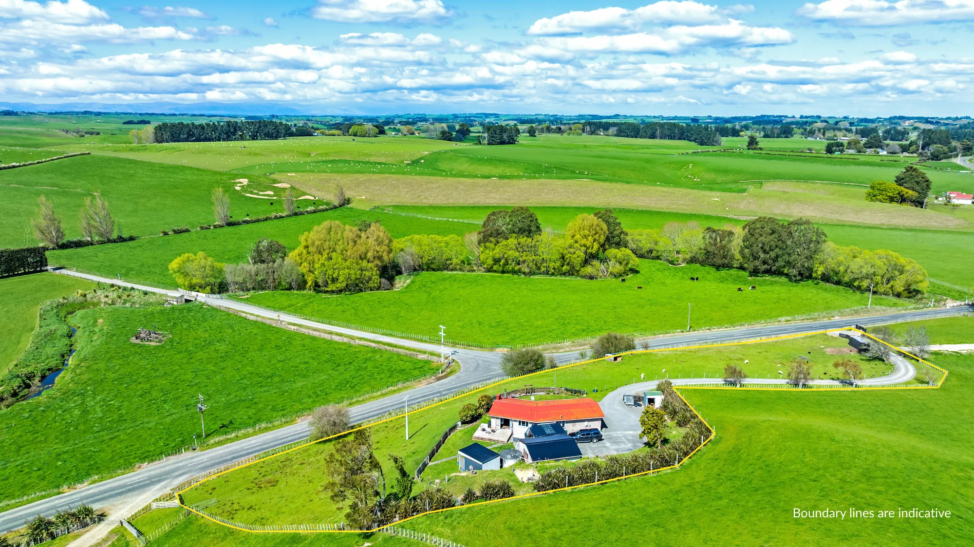 Halcombe 3 Bedroom Vast Views, Total Privacy, Quality Modern Living