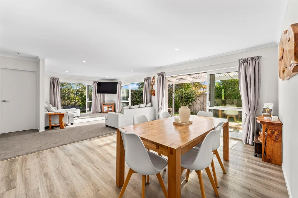 Mangawhai Heads 4房  Vendors Have Bought. This Must Be Viewed!