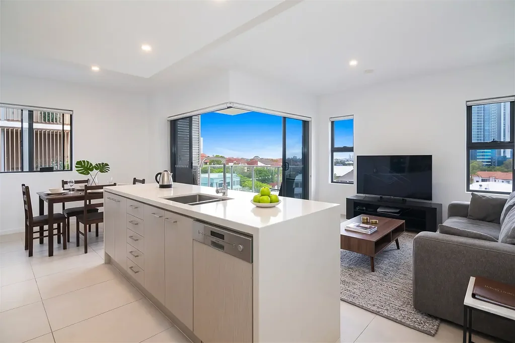 Southport 2غرفة نوم 2 Bedrooms 2 Bathrooms Apartments in Southport CBD