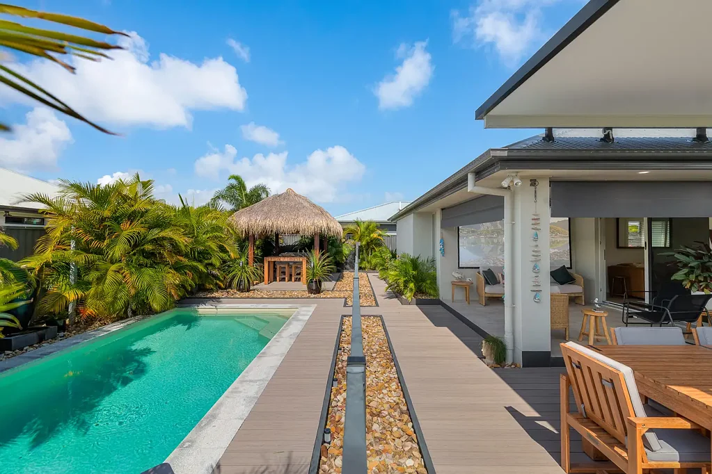 Banksia Beach 4 Bedroom Freshly updated 7 year old home.