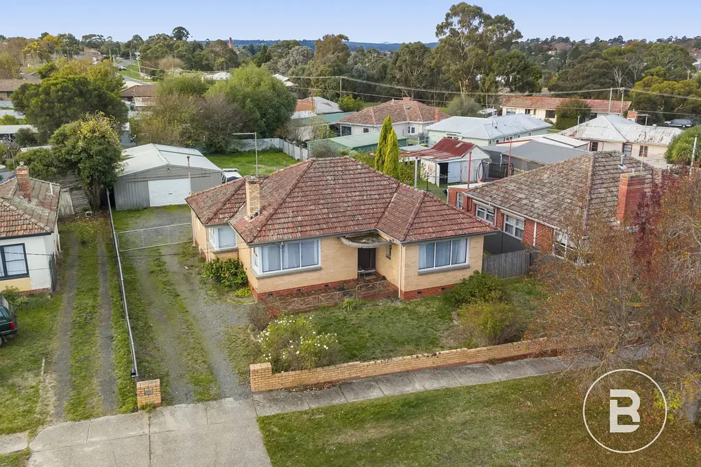 Redan 3房  ENDLESS POTENTIAL ON A HUGE 1055M² (approx.) ALLOTMENT