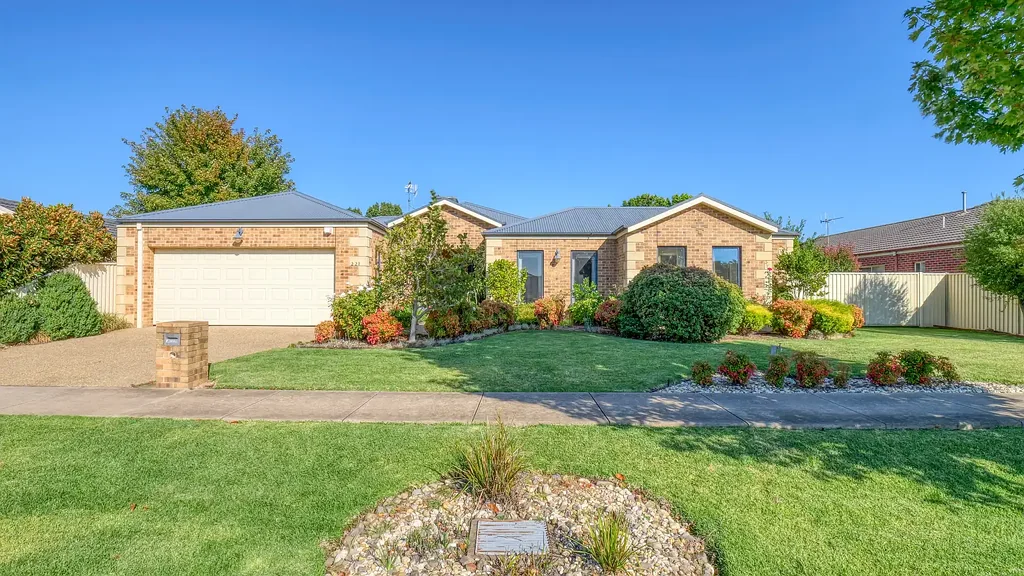 Spacious 4 Bedroom Family Home in Kialla Lakes!