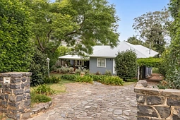 2 Barry Street, Mount Lofty