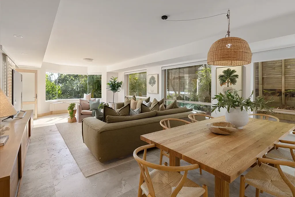 Noosa Heads 4chambre Prestigious Front-Row Position in Tightly Held Little Cove