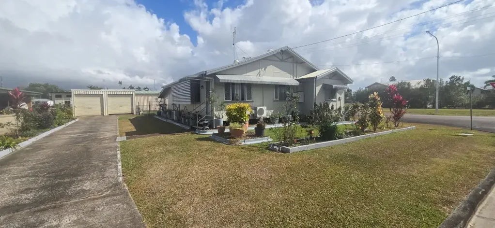 Ingham 2침실 LARGELY RENOVATED CORNER-BLOCK HOME WITH EXTENSIVE ENTERTAINING!