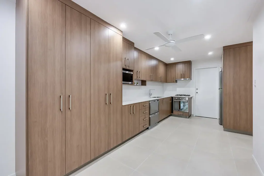 Ashmore 2chambre MODERN TOWNHOUSE ON GENEROUS 418m2 BLOCK
