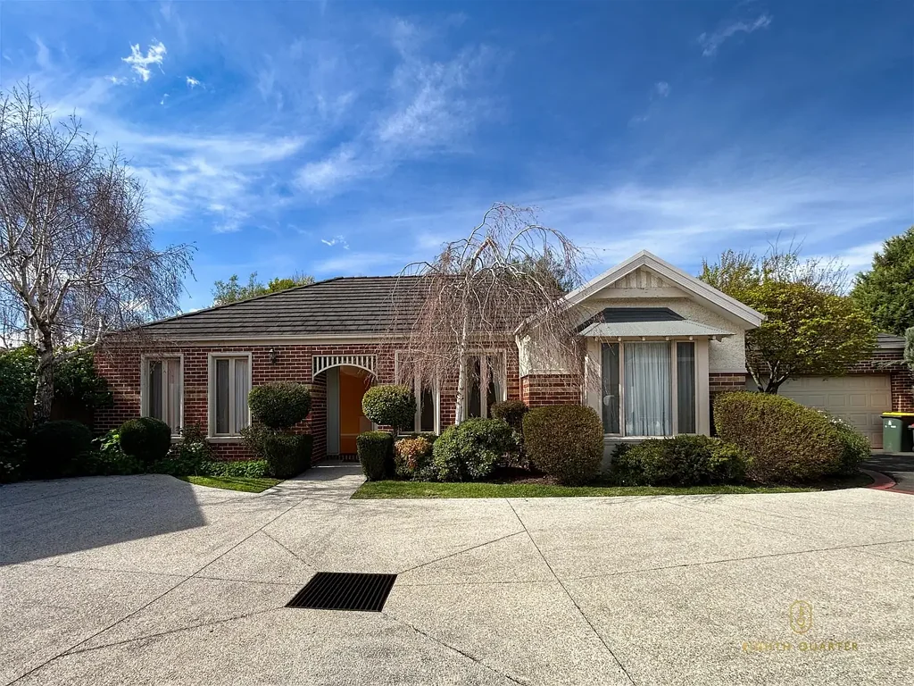 Bright & Comfortable 3-Bedroom Unit in Vermont South
