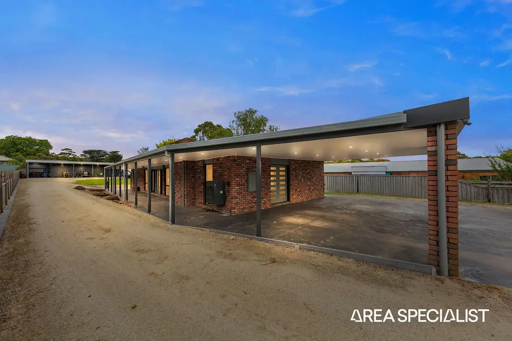 Tynong 4部屋 The Brief:
Half an Acre – Renovated Home!