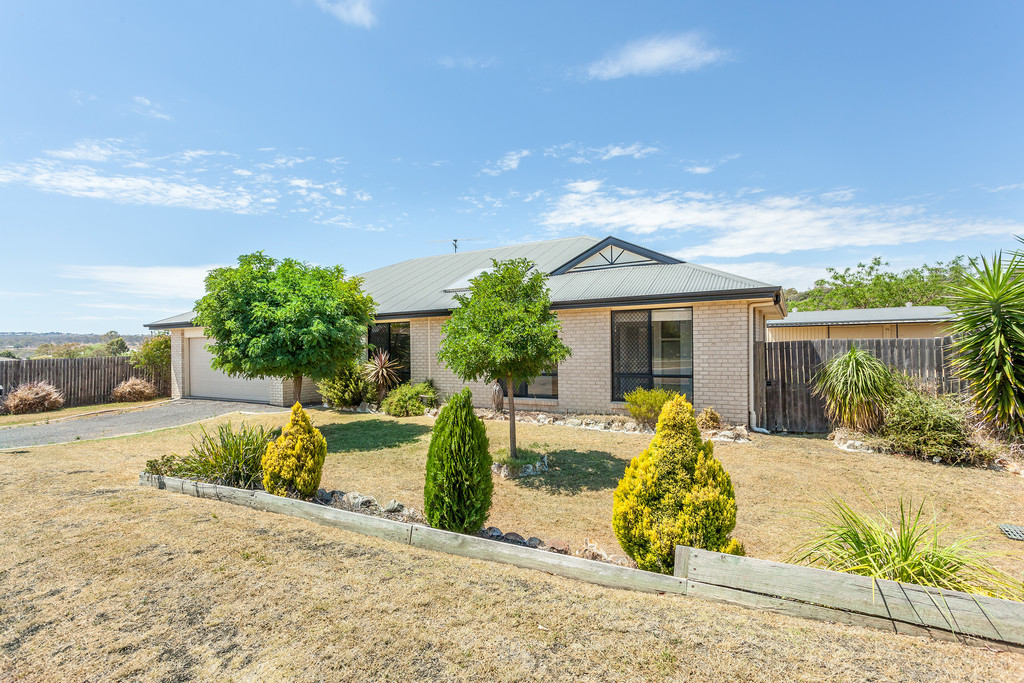 2 SKYVIEW ST, MERINGANDAN WEST QLD 4352, 0 rūma, 0 rūma horoi, House