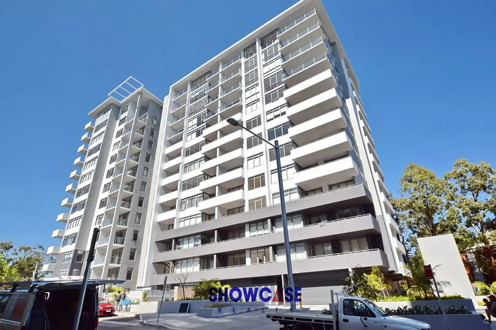 Modern 2 Bedroom Apartment - Walk to Macquarie Shopping Center & Business Park