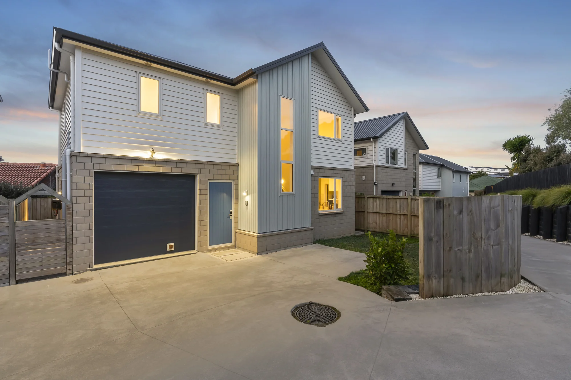 Te Atatu South 4房 Modern Living with Space to Entertain