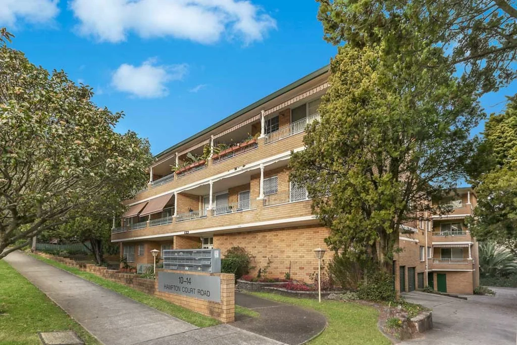 10/10 Hampton Court Road, Carlton, NSW 2218