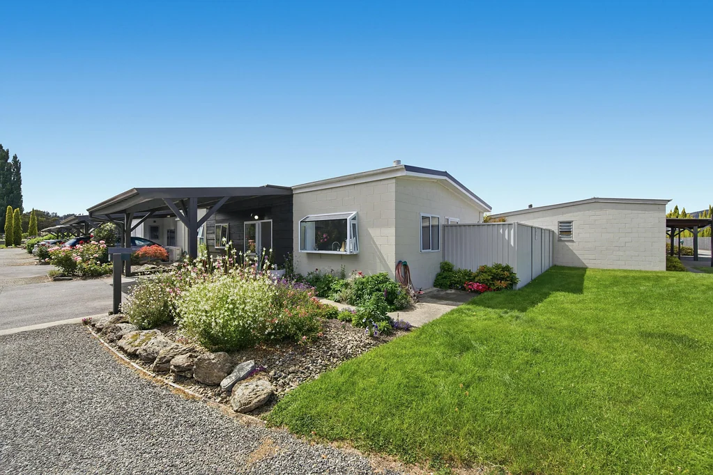 Alexandra 3 Slaapkamer Don't pay rent! Buy a home!