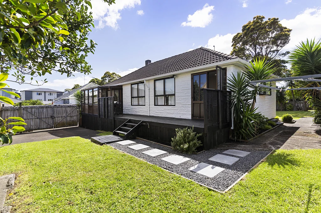 17 Waddell Avenue, Point England, Auckland City, Auckland