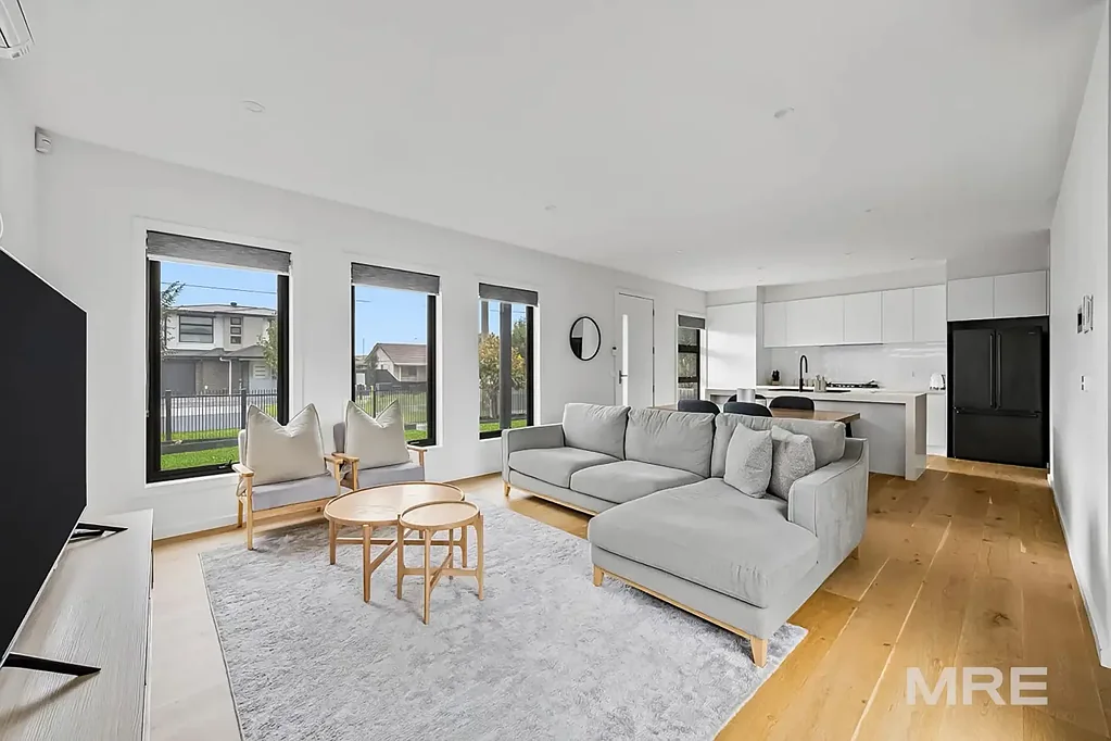 Stunningly Presented, Bright and Spacious