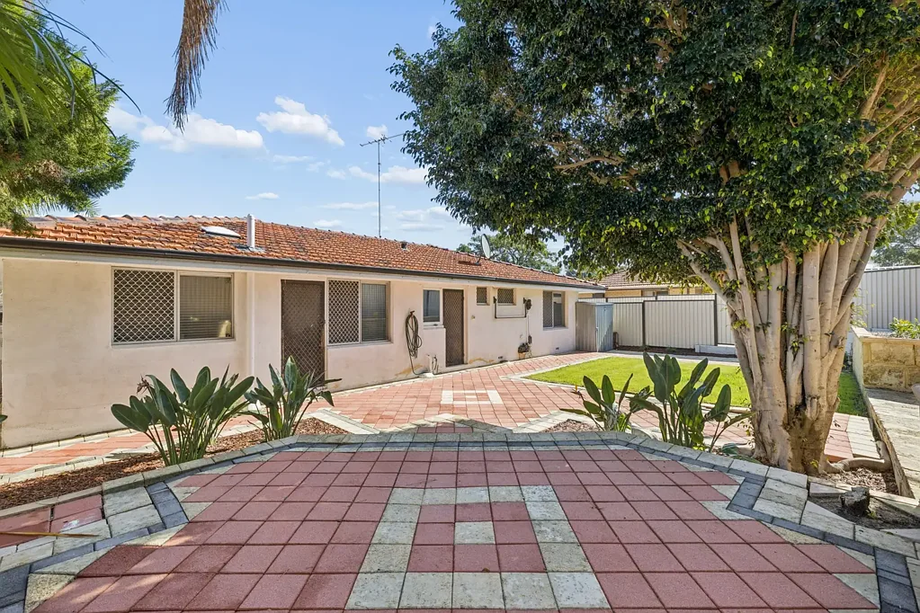 Spearwood 3Zimmer Space, Land & Value!