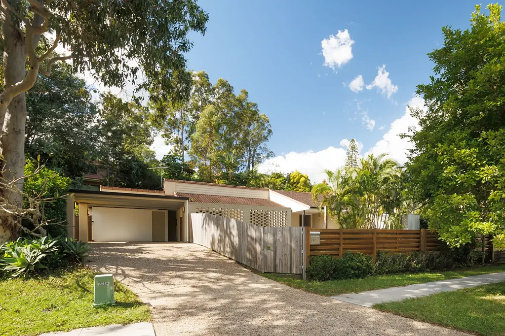 Chapel Hill 4部屋 Low-Set Family Retreat with a Pool & Prime Position
