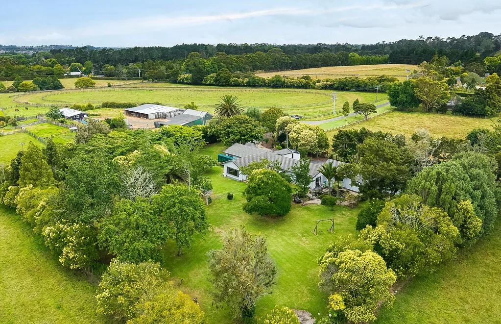 Kumeu 4 Slaapkamer Entertainer's Haven in a Park-Like Setting