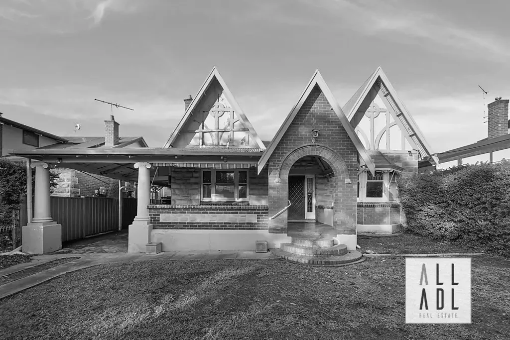 Myrtle Bank 4Zimmer Renovation Ready Classic Sandstone Fronted Tudor