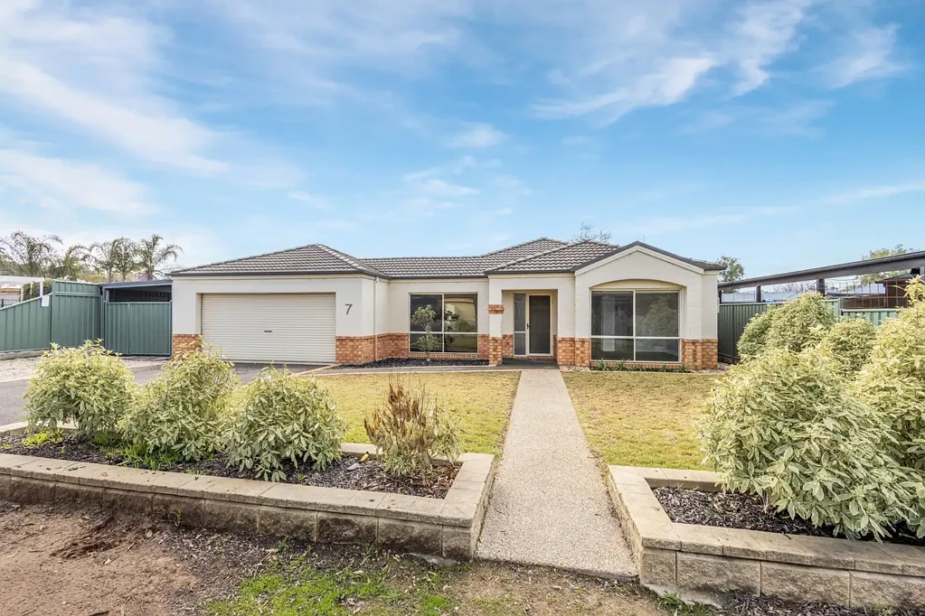 **Pending Application** 
Spacious Family Retreat with Pool & Outdoor Entertaining in Prime Strathfieldsaye Location